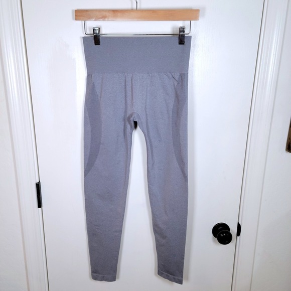 NVGTN Gray Seamless Contour Leggings Size M Scrunch Gym Fitness Athleisure - Picture 1 of 7